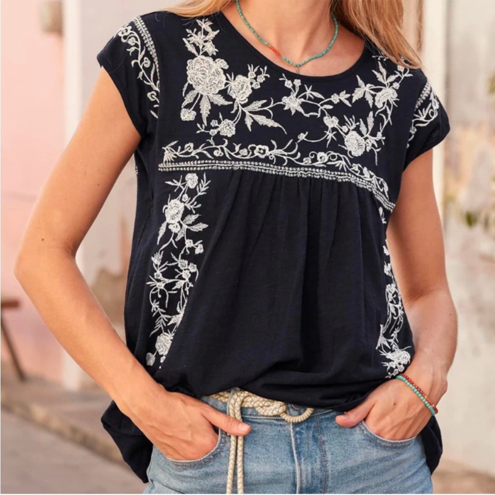 Tolani Black Top with White Floral Embroidery Short Sleeve Large 💯 Cotton Top